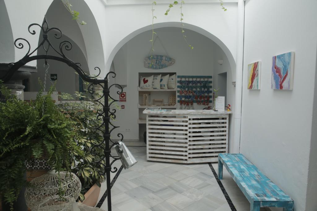 Wake Up In Tarifa Hostel & Restaurant Lounge Exterior photo